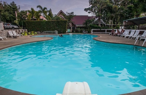 Ko Lanta House | Inviting Garden Twin Bedroom with Pool & Family Amenities