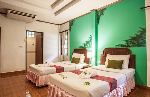 Ko Lanta House | Inviting Garden Twin Bedroom with Pool & Family Amenities