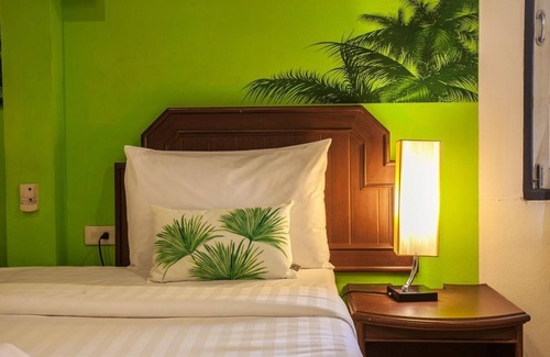 Ko Lanta House | Inviting Garden Twin Bedroom with Pool & Family Amenities