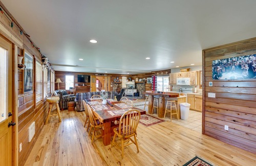 Garden Valley Cabin | Garden Valley Cabin: Teepee, Deck & Majestic Mountain Views
