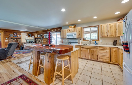 Garden Valley Cabin | Garden Valley Cabin: Teepee, Deck & Majestic Mountain Views