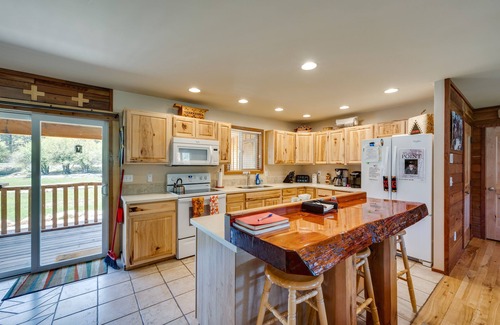Garden Valley Cabin | Garden Valley Cabin: Teepee, Deck & Majestic Mountain Views