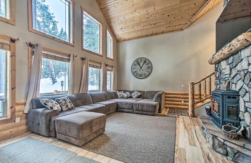 Garden Valley House | Relaxing Garden Valley Cabin with Loft & Pool Access