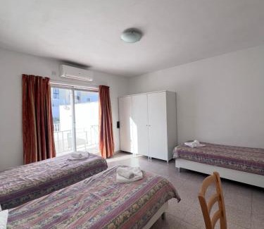 Tal-Ghoqod Apartment | Garden View Apartment No 40: Family-Friendly Oasis