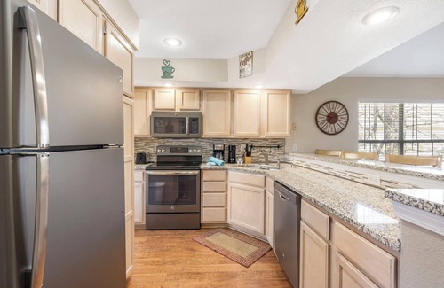 Medina County Condo | Garden View Escape | Resort Amenities