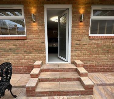 Gravesend House | Tranquil Garden View Hotel with Family-Friendly Amenities