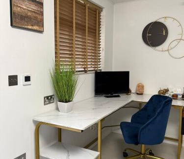 Gravesend House | Tranquil Garden View Hotel with Family-Friendly Amenities