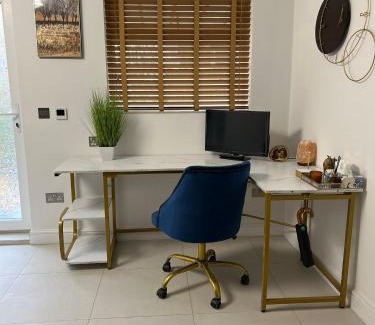Gravesend House | Tranquil Garden View Hotel with Family-Friendly Amenities