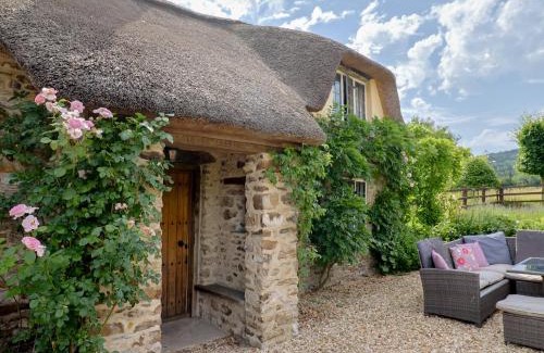 West Buckland House | Relax in Garden View: Family-Friendly, Pet Welcoming Stay
