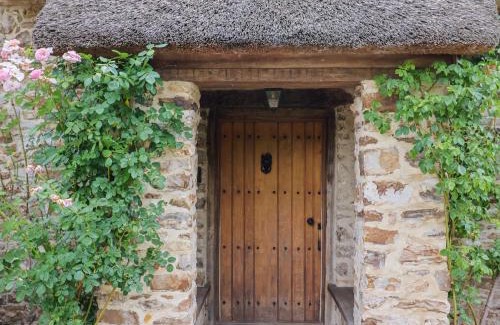 West Buckland House | Relax in Garden View: Family-Friendly, Pet Welcoming Stay