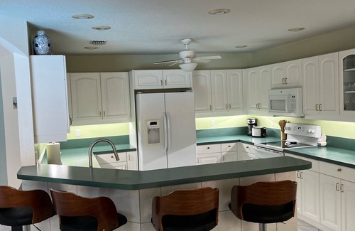 Sarasota Springs House | Tranquil Garden View House with Oceanfront Amenities