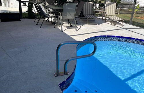Sarasota Springs House | Tranquil Garden View House with Oceanfront Amenities