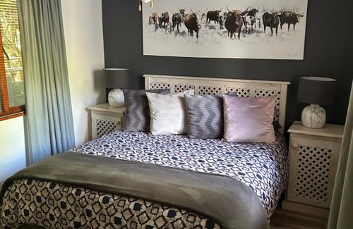 Eversdal Apartment | Exceptional Garden View Inn with Pool - Guest Rated 10/10
