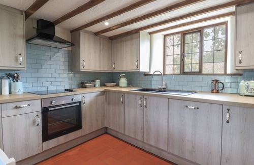 West Buckland Cottage | Charming Garden View Cottage: Pet Friendly & Family Ready