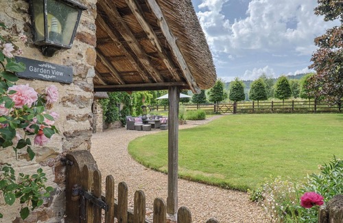 West Buckland Cottage | Charming Garden View Cottage: Pet Friendly & Family Ready