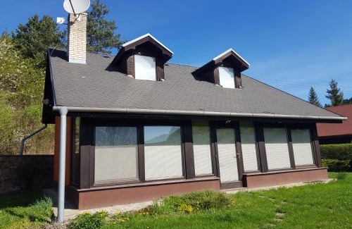 Drienica House | Gorgeous Garden View Retreat - Rated 9.5 with Spa & Pets