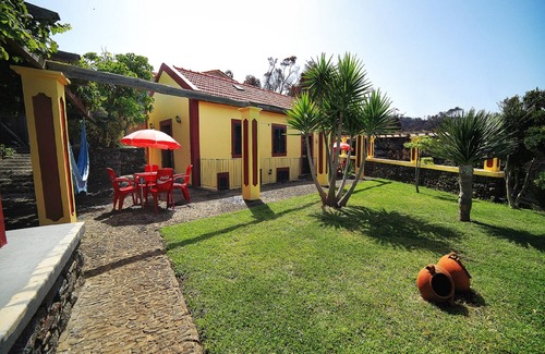Ponta do Pargo Cottage | Guest Rated 9.8: Garden View Studio with Breakfast & Kitchen