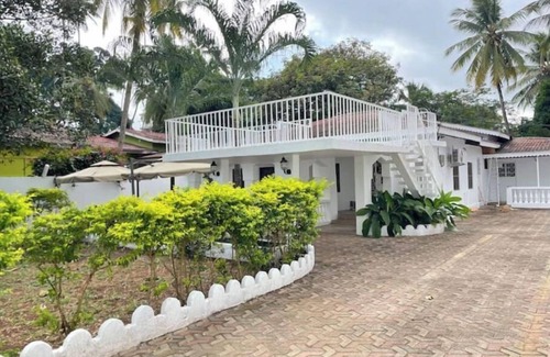 Zanzibar Town House | Oceanfront Garden Villa in Bububu: Family-Friendly Escape