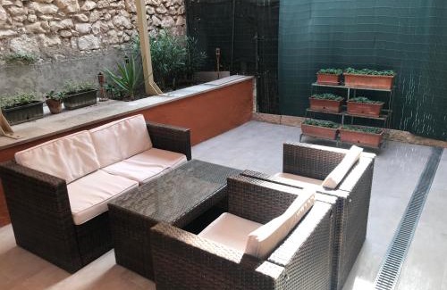 Est Apartment | Enchanting Garden Wine Suite - Guest Rated 9.5/10