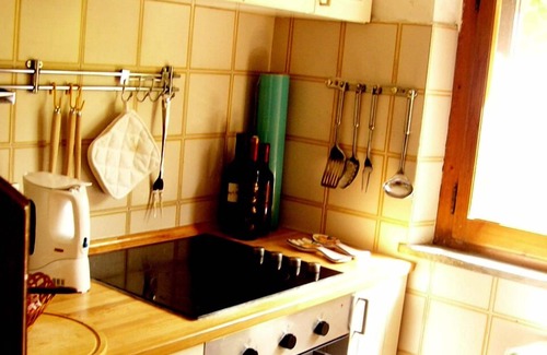 Saturnana House | Tranquil Garden Retreat with Scenic Views & Pet-Friendly Amenities