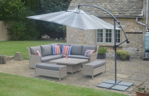 Shipton under Wychwood Cottage | Gardeners Cottage: Period Charm in the Heart of Cotswolds