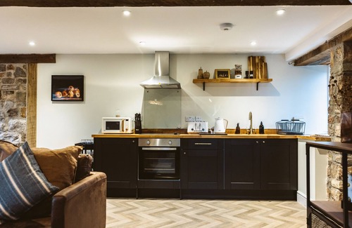 Mathern Cottage | Cozy Cottage at Mathern Palace with Smart TV & Kitchen