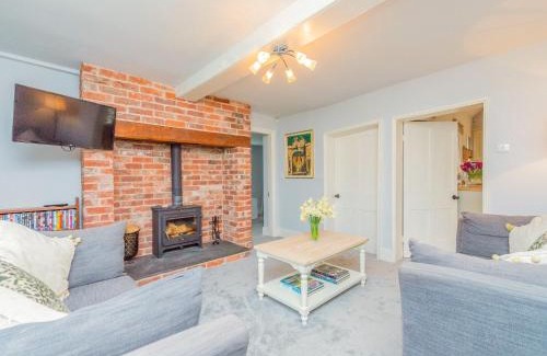 Cosford House | Pet-Friendly Gardeners Cottage - Rated 9.8/10 by Guests