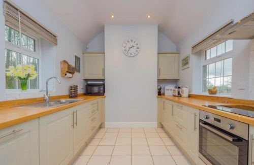 Cosford House | Pet-Friendly Gardeners Cottage - Rated 9.8/10 by Guests