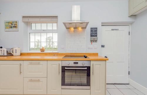 Cosford House | Pet-Friendly Gardeners Cottage - Rated 9.8/10 by Guests