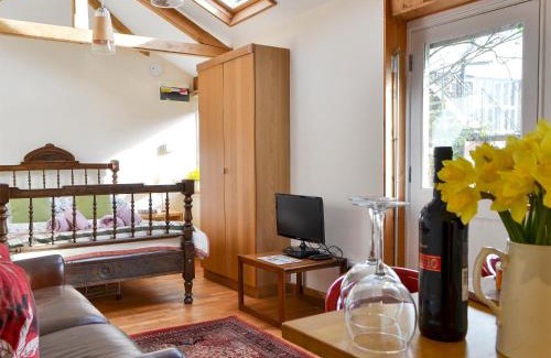Near Sawrey House | Pet-Friendly Retreat at Gardeners Cottage: Family Welcome