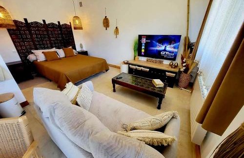 Argeles Gazost House | Gardenhill COSY: Family-Friendly Stay with Kitchen Access