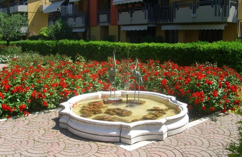 Lugana Apartment | Gardenia Holiday Home: Guest Rated 10/10 with Ocean Views