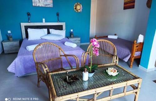 Frourion Apartment | Sea Breeze Escape at Gardenia House: 4-Star Oceanfront Retreat