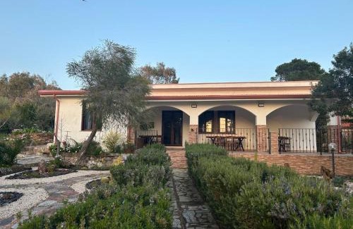 Fluminimaggiore House | Pet-Friendly GardenRocks: Guest Rated 10/10 for Families