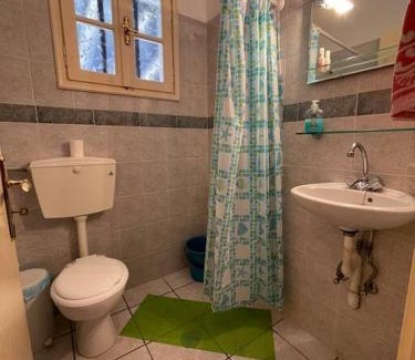 Paralia Agias Fotinis Apartment | Serene Gardens: Family-Friendly Retreat for Memorable Stays
