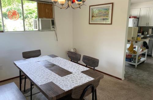 Education Hill House | GardenView Queen Suite: Pet-Friendly Retreat with Hot Tub