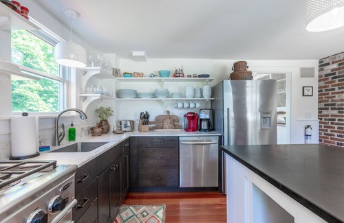 Port Clyde House | Gardenwalk Crest House: Pet-Friendly Retreat with Ocean Views