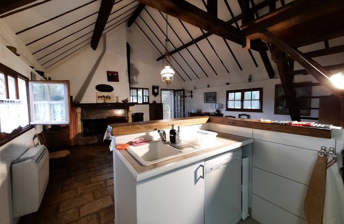 Saint-Laurent-d'Aigouze House | Guest Rated 10/10: Gardian Aigues Mortes Cabin Retreat