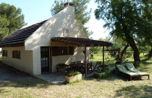 Saint-Laurent-d'Aigouze House | Guest Rated 10/10: Gardian Aigues Mortes Cabin Retreat