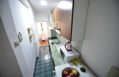 Zemun Apartment | Discover Gardos House with Scenic Danube Views and Kitchen
