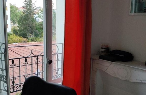 Mantega Apartment | Bright Gare du Sud Liberation 2-Piece with Pet-Friendly Stay