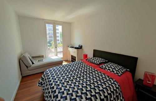Mantega Apartment | Bright Gare du Sud Liberation 2-Piece with Pet-Friendly Stay