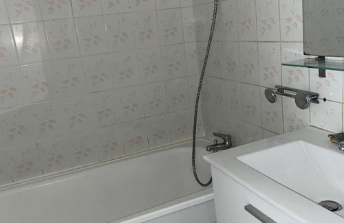 Vallieres Apartment | Budget-Friendly Stay at Gare Routière Hotel