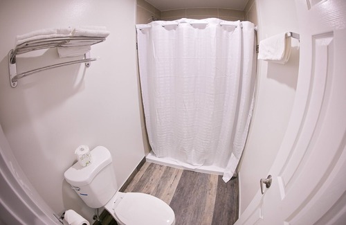 Westmont Hotel | Comfortable Stay at Garey Motel with Spa & Breakfast