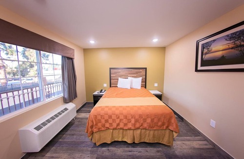 Westmont Hotel | Comfortable Stay at Garey Motel with Spa & Breakfast