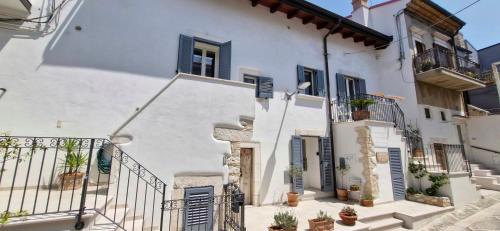 Vico del Gargano Bed & Breakfast | Cozy Gárgara Bed and Breakfast - Rated 9.5/10, Family-Friendly