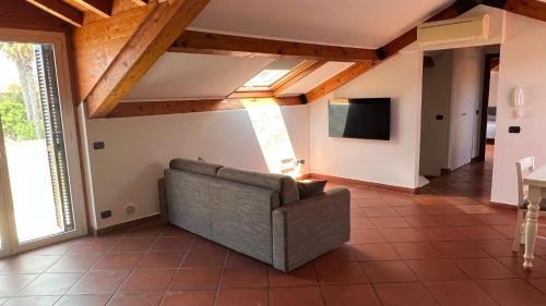 Riva Ligure Apartment | Cozy Garibaldi Appartamenti: Ocean Views & Private Beach