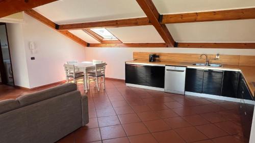 Riva Ligure Apartment | Cozy Garibaldi Appartamenti: Ocean Views & Private Beach