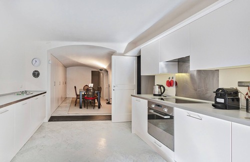 Genoa Historical Centre Apartment | Stylish Garibaldi Apartment with Breakfast & Family Amenities