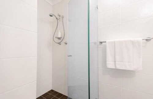 Forestville Apartment | Garigal Retreat with Pool access